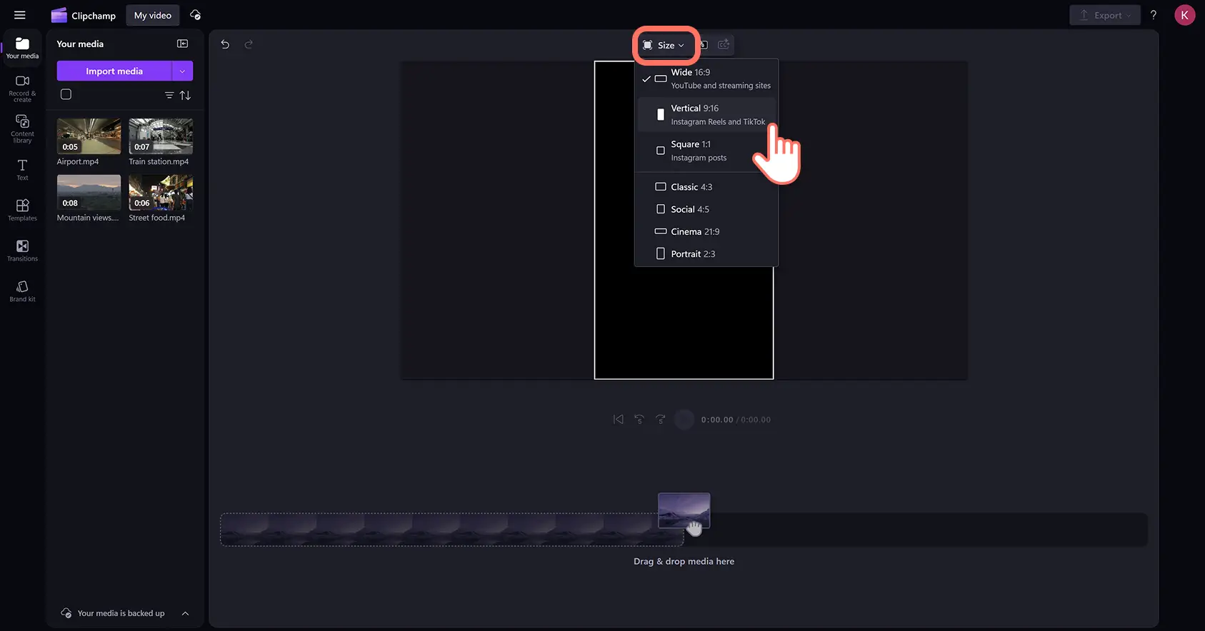 ti4bnlyzz5baphwd7vuv1 Clipchamp video düzenleyicide seyahat temalı öne çıkanlar videosunun en boy oranını değiştiren bir kullanıcı.