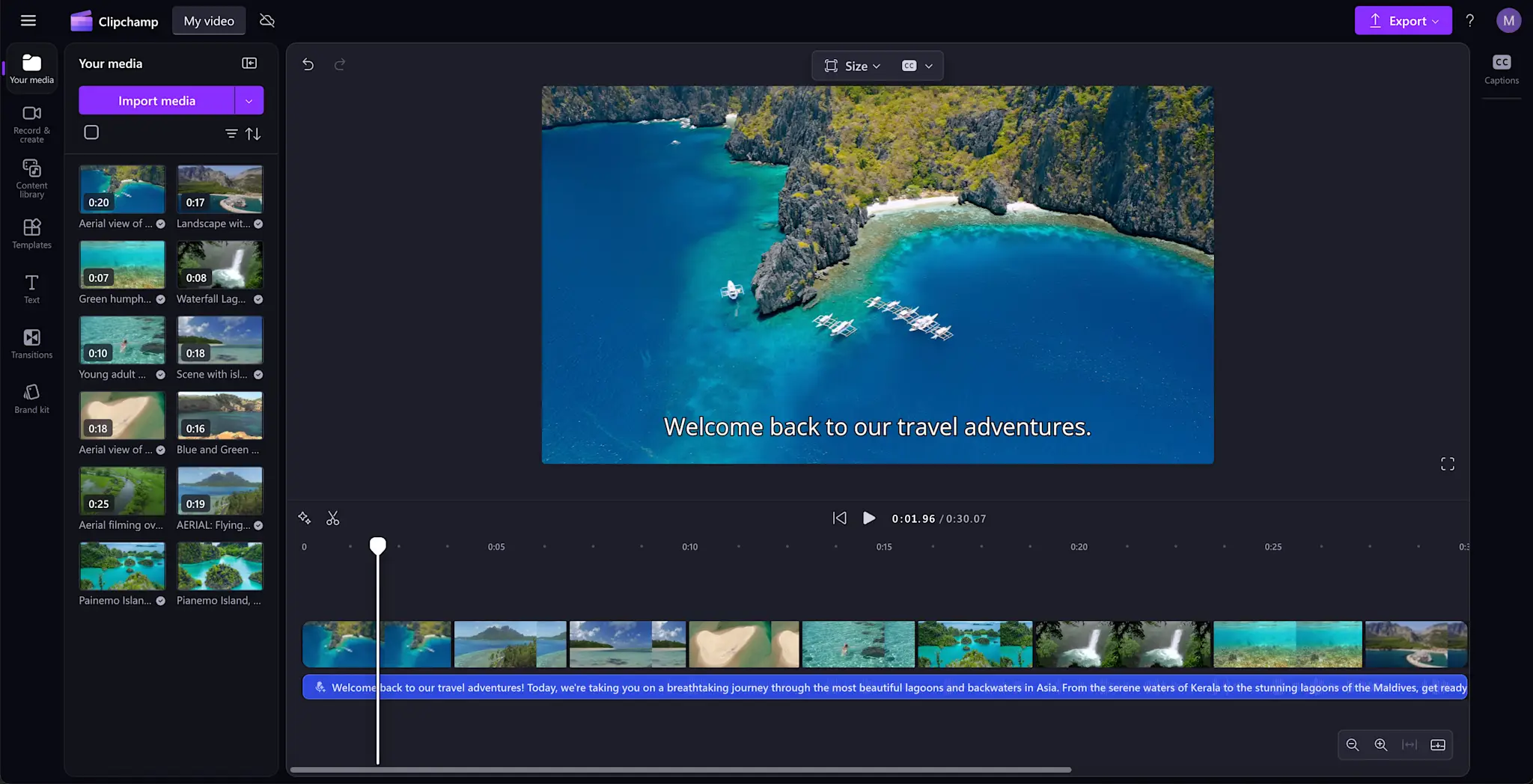 Clipchamp koyu modunda video düzenleyen bir kullanıcı