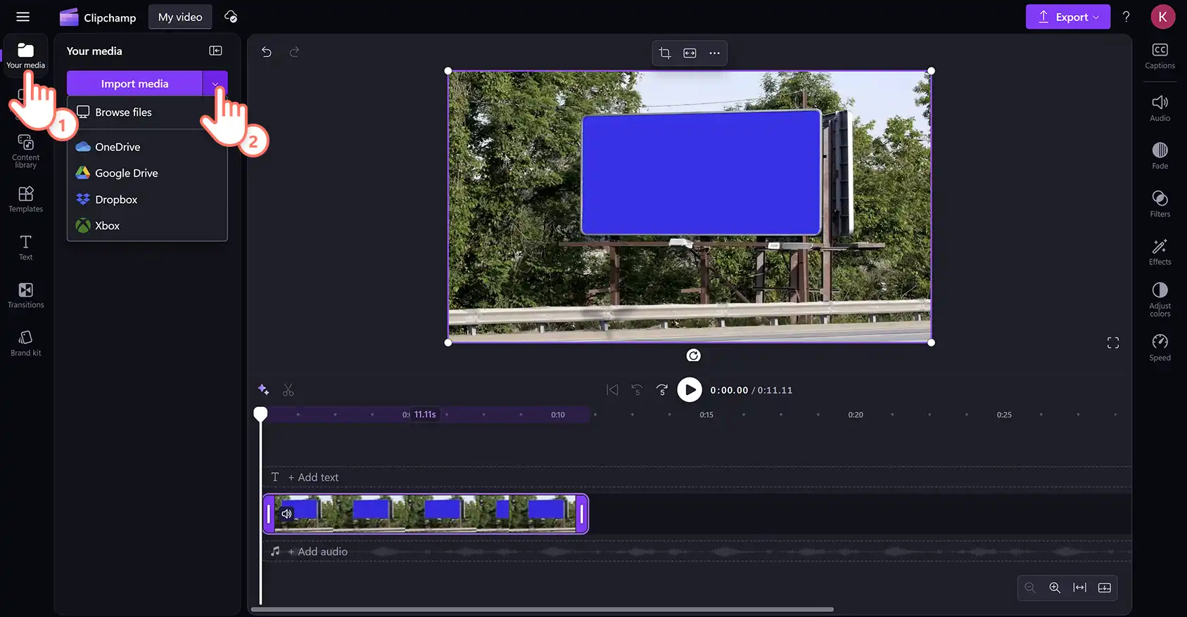 2048-31 Clipchamp video düzenleyicide mavi ekran videosu için medya içeri aktaran bir kullanıcı.