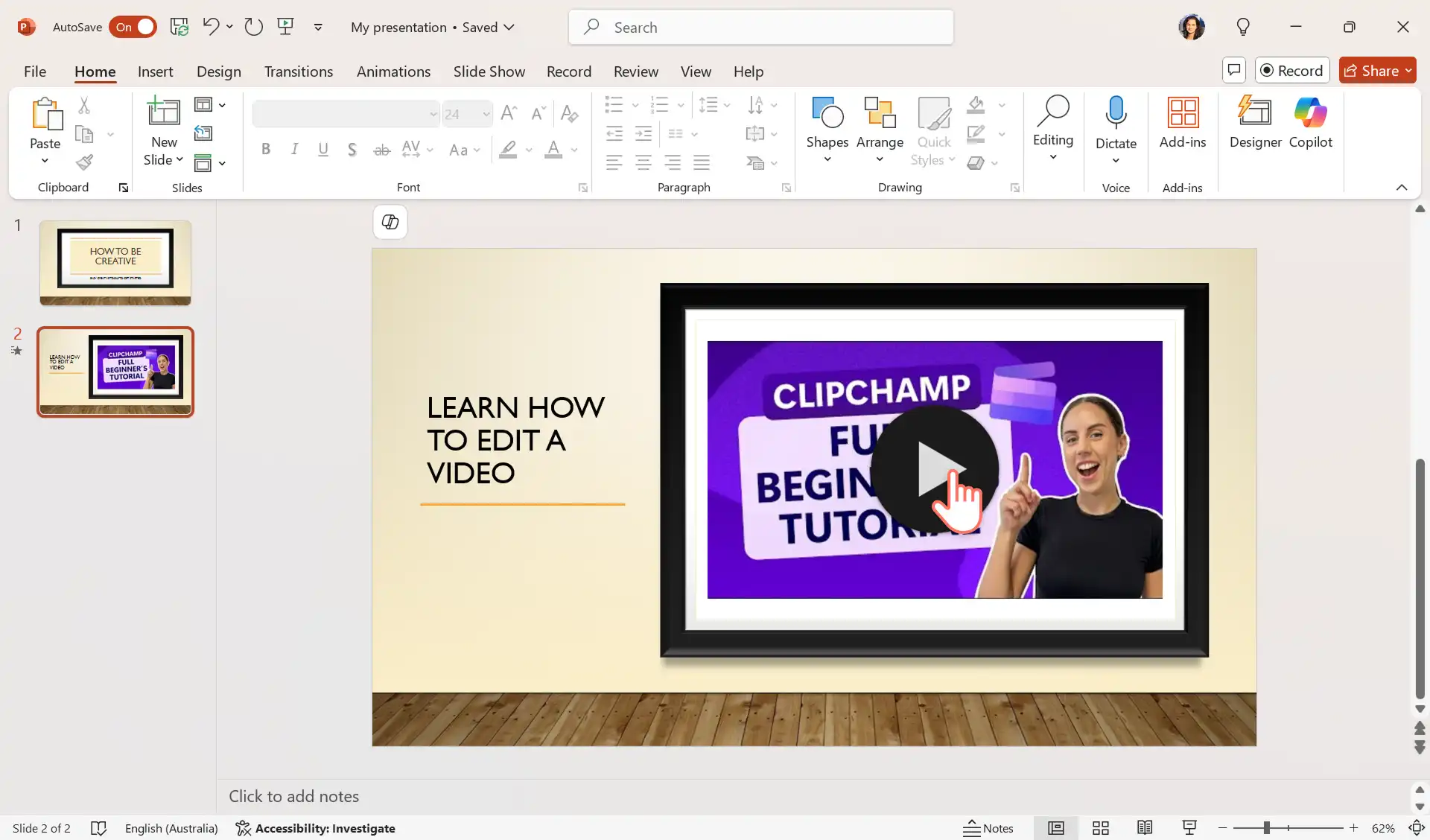 2048-69 PowerPoint'te slayt tasarımını değiştiren bir kullanıcı