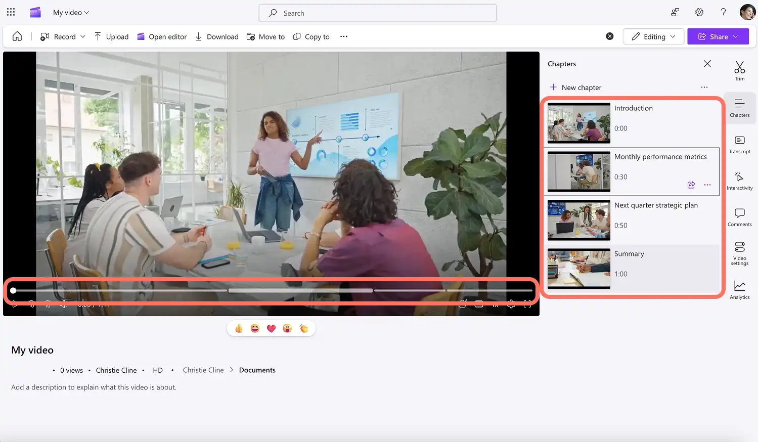 2048-59 Clipchamp'te bir video bölümüne tıklayan bir kullanıcı.