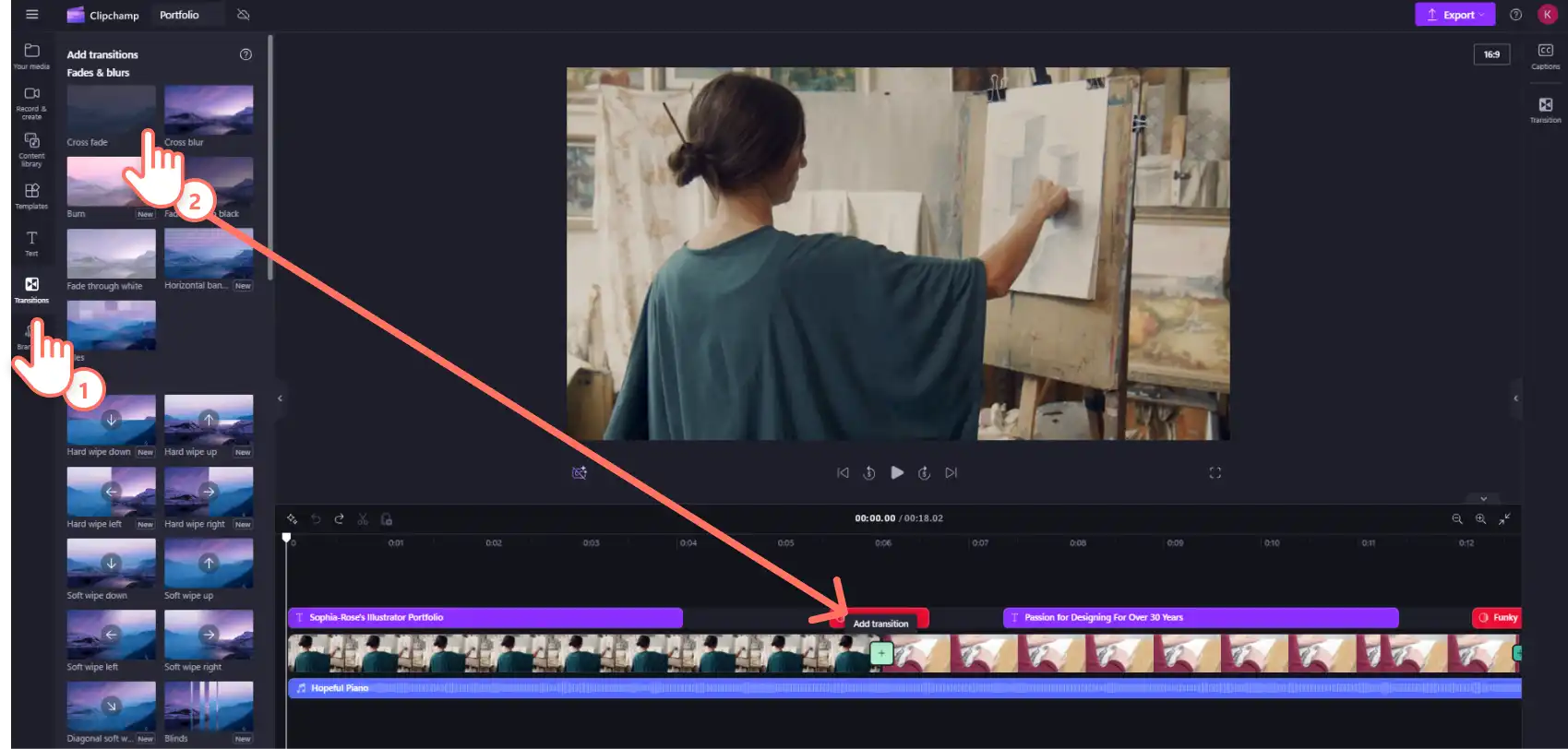 Video portföyündeki iki video klibin arasına geçiş ekleyen Clipchamp kullanıcısı.