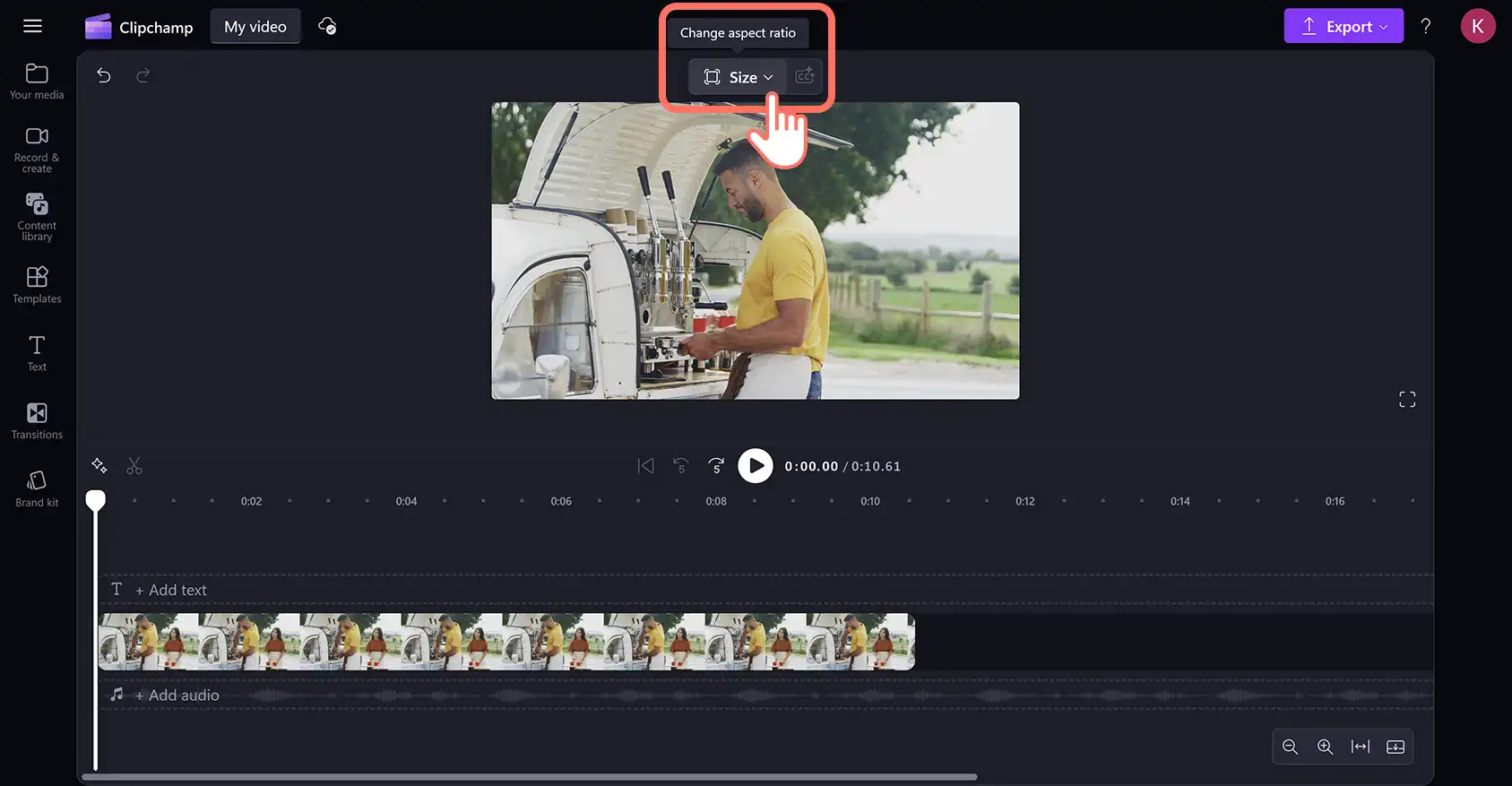 2048-16 Clipchamp video düzenleyicide dolaştırılabilir araç çubuğundaki boyut düğmesine tıklayan bir kullanıcı.