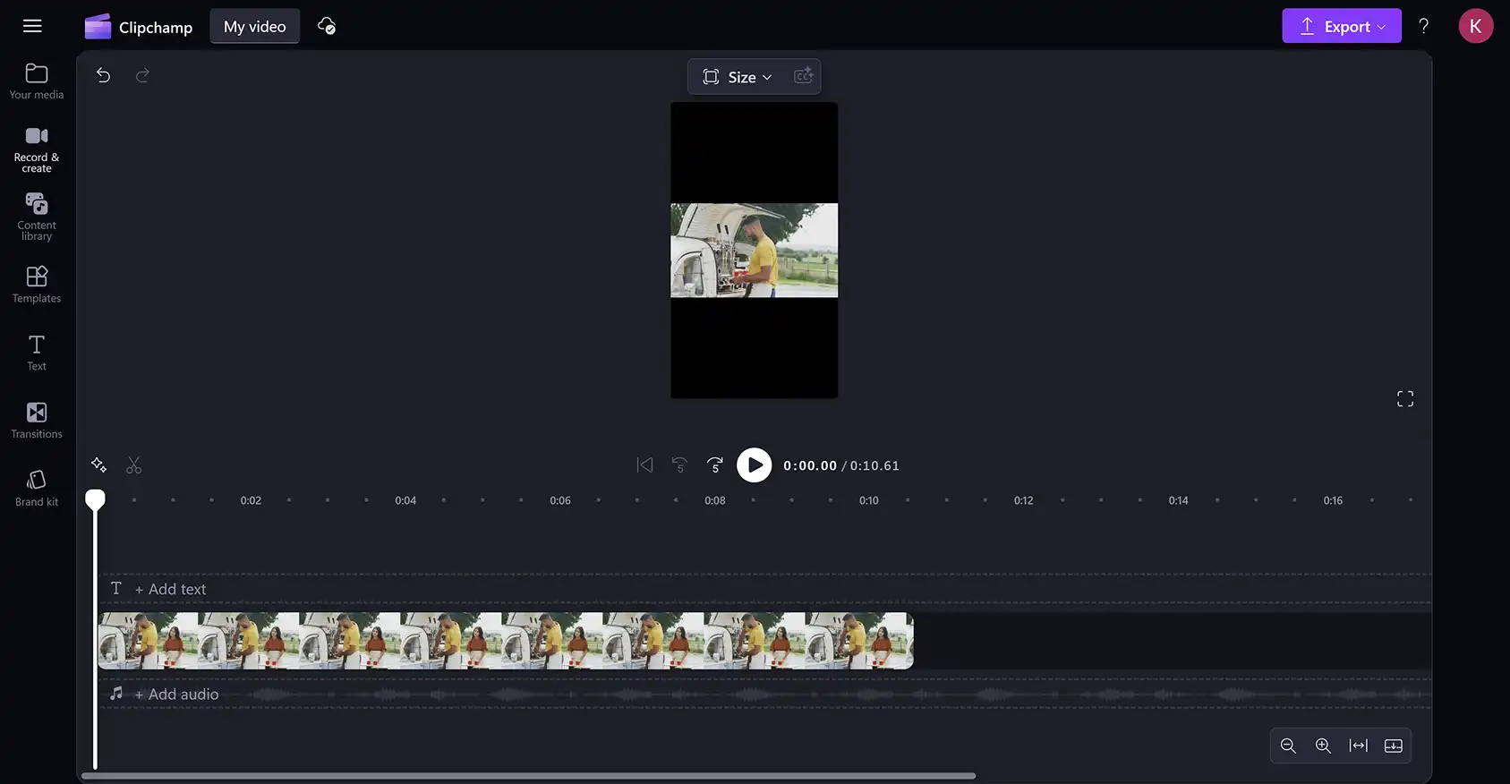 2048-18 Bir kullanıcının Clipchamp video düzenleyicide Instagram için 9:16 en boy oranına dönüştürülen videosu.