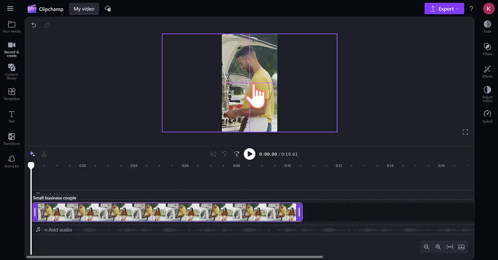 2048-21 Clipchamp video düzenleyicide Instagram için en boy oranını değiştirdikten sonra bir videoyu manuel olarak yeniden çerçeveleyen bir kullanıcı.